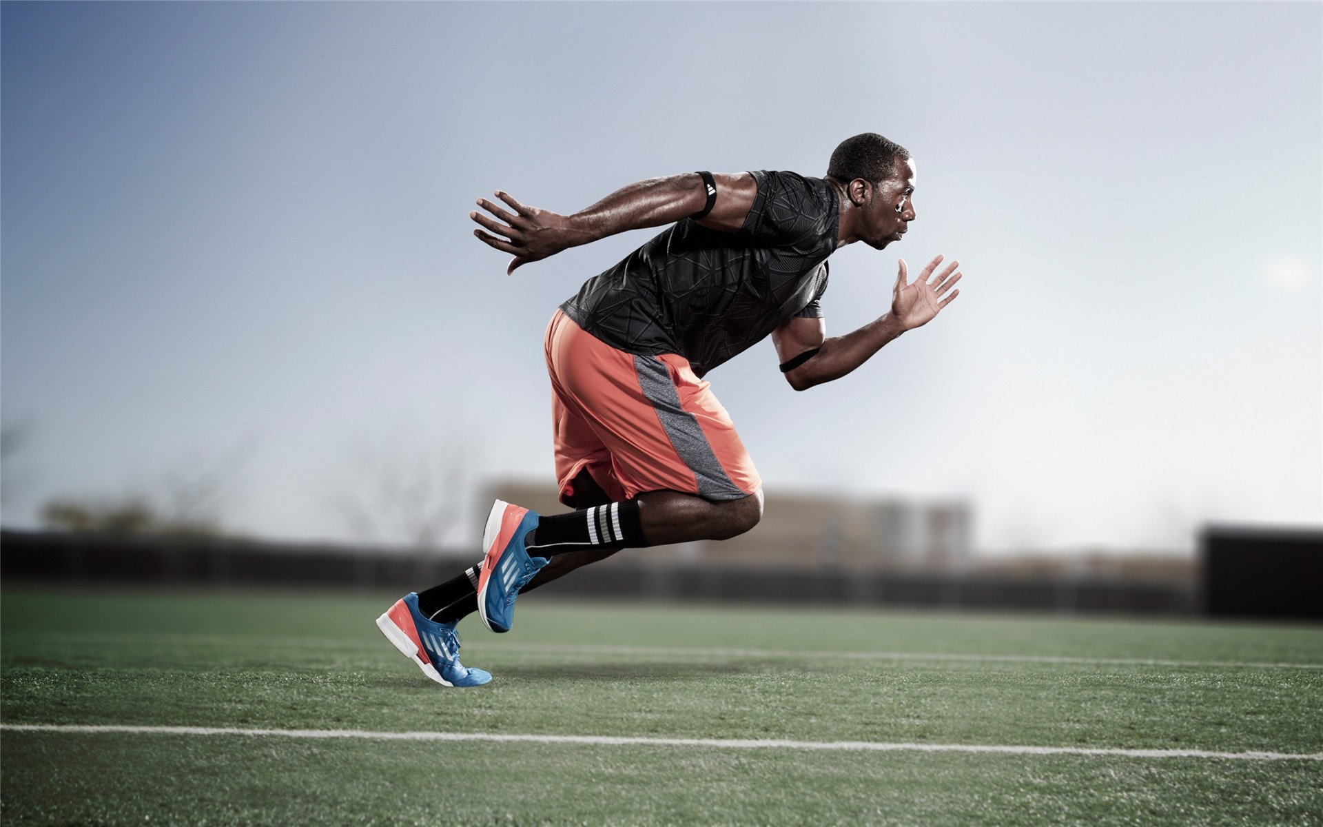 传控型中场是否更适合面对高压对抗型对手，传控打法和防守反击